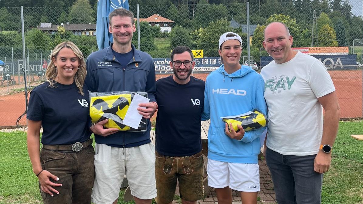 Tennisclub Bad Eisenkappel: Siegerehrung mit Funktionären und Spielern